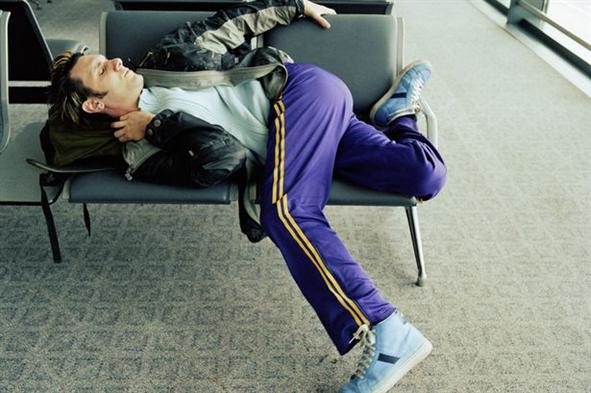 Illustration de l'article : 15 funny photos of exhausted people at the airport