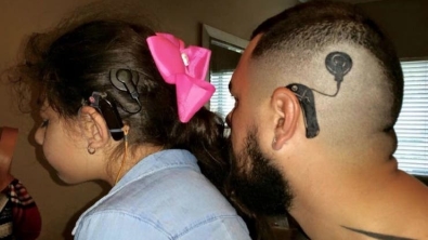 Illustration : His daughter didnâ€™t want to wear a hearing aid because it made her feel different... What her father did is amazing!