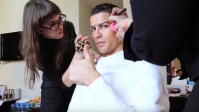 Illustration : "When Cristiano Ronaldo disguises himself as a homeless man to make a little boy happy..."