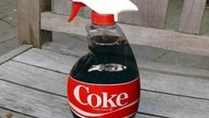 Illustration : "20 tricks that you never imagined you could do with Coke..."