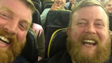 Illustration : He got on the plane and was face-to-face with his look-alike, sitting right next to him... What happened next is excellent!