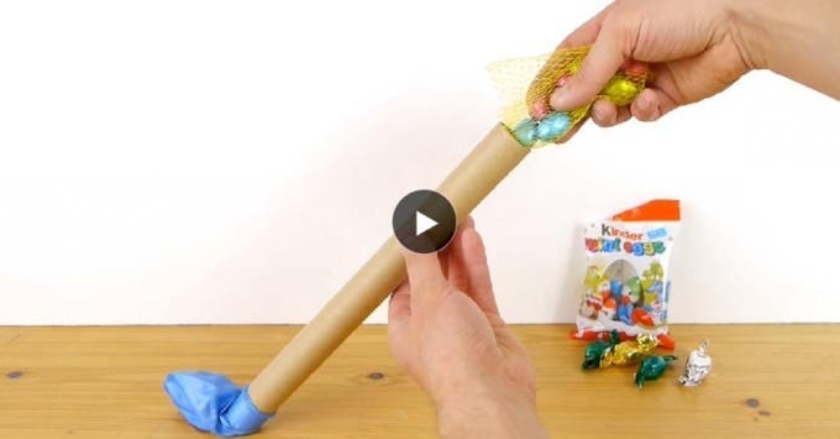 He puts Easter egg candies in a balloon... A unique creation that will