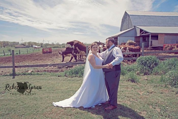 Illustration de l'article : 20 hilarious wedding photobombs that crowned the newlyweds' special day