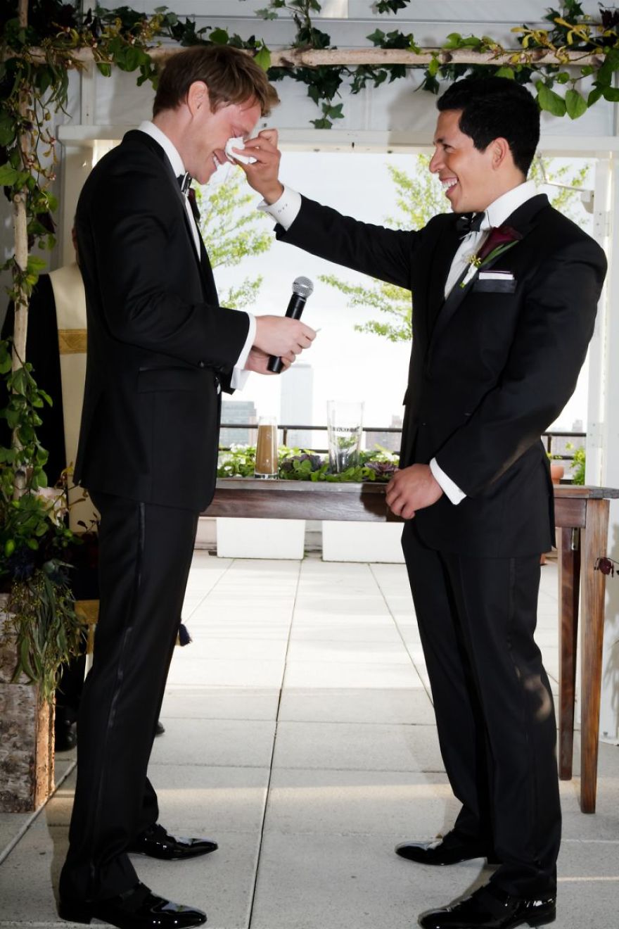 Illustration de l'article : Love has no boundaries, and these 120 gay wedding photos just make you want to love each other!