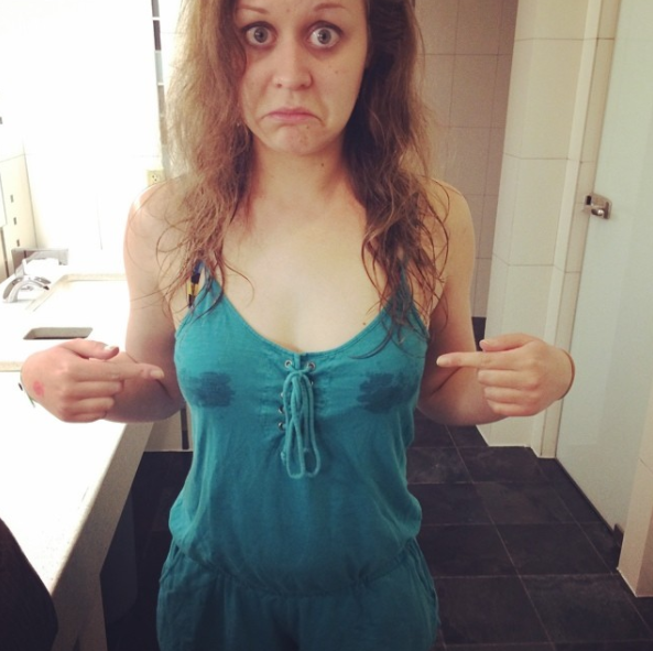 Illustration de l'article : 20 situations flat-chested girls struggle with everyday