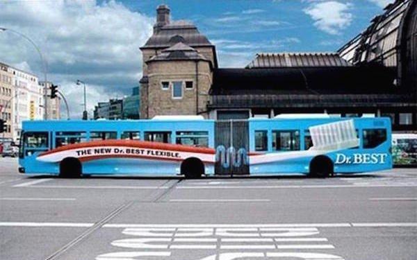 Illustration de l'article : 14 buses on the road with out-of-the-ordinary advertising posters! Which ones are the most original?