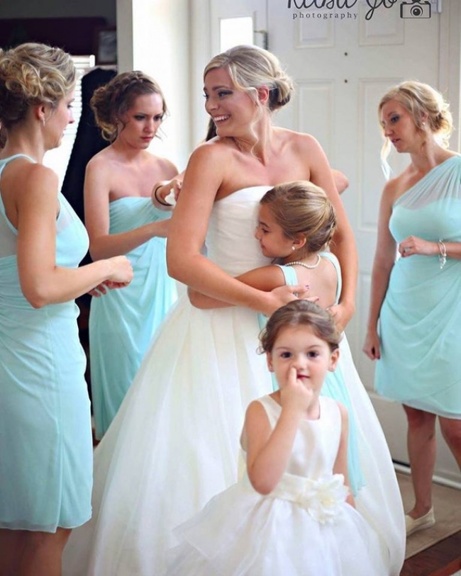 Illustration de l'article : 25 of the funniest photobombs you'll see this year!