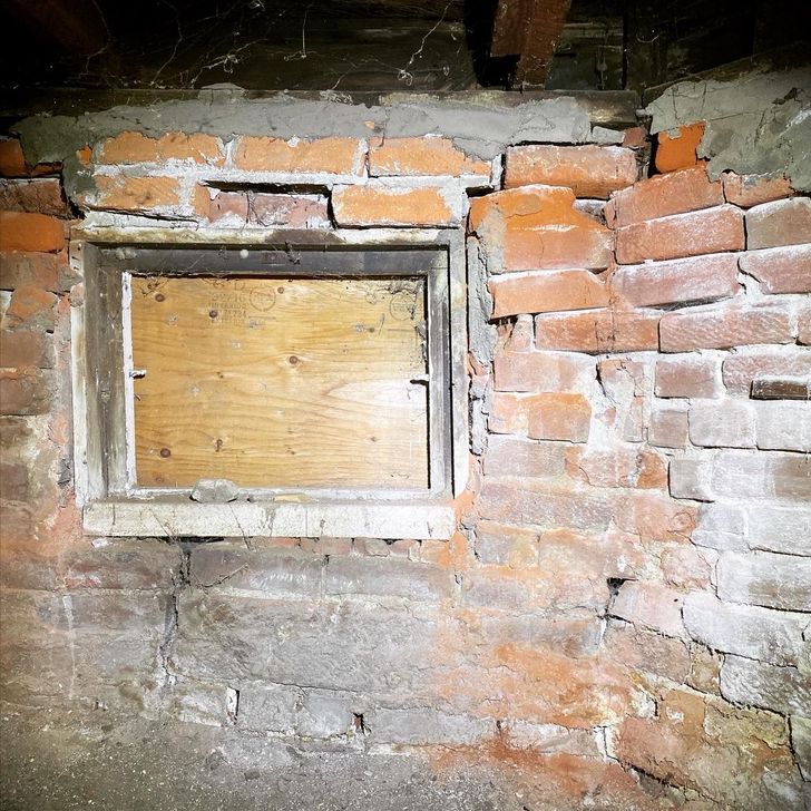 Illustration de l'article : 20 startling photos of buildings that are being held together by a thread 