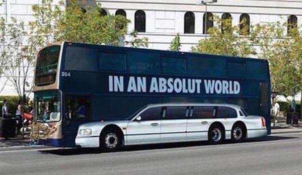 Illustration de l'article : 14 buses on the road with out-of-the-ordinary advertising posters! Which ones are the most original?