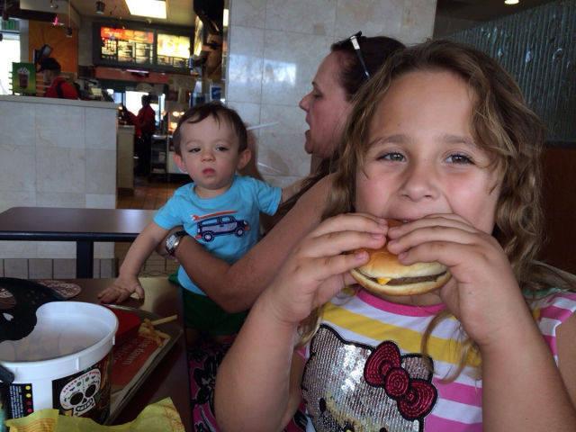 Illustration de l'article : 33 funny photos that sum up envy and jealously between friends