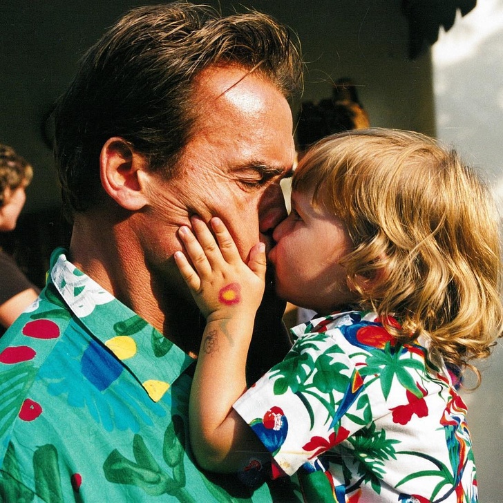 Illustration de l'article : 15 photos of Arnold Schwarzenegger being an awesome dad