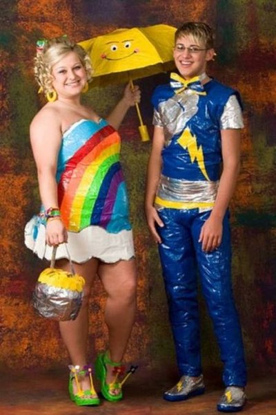 Illustration de l'article : 40 photos of couples that defy all logic