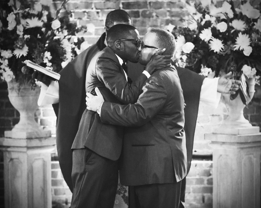 Illustration de l'article : Love has no boundaries, and these 120 gay wedding photos just make you want to love each other!