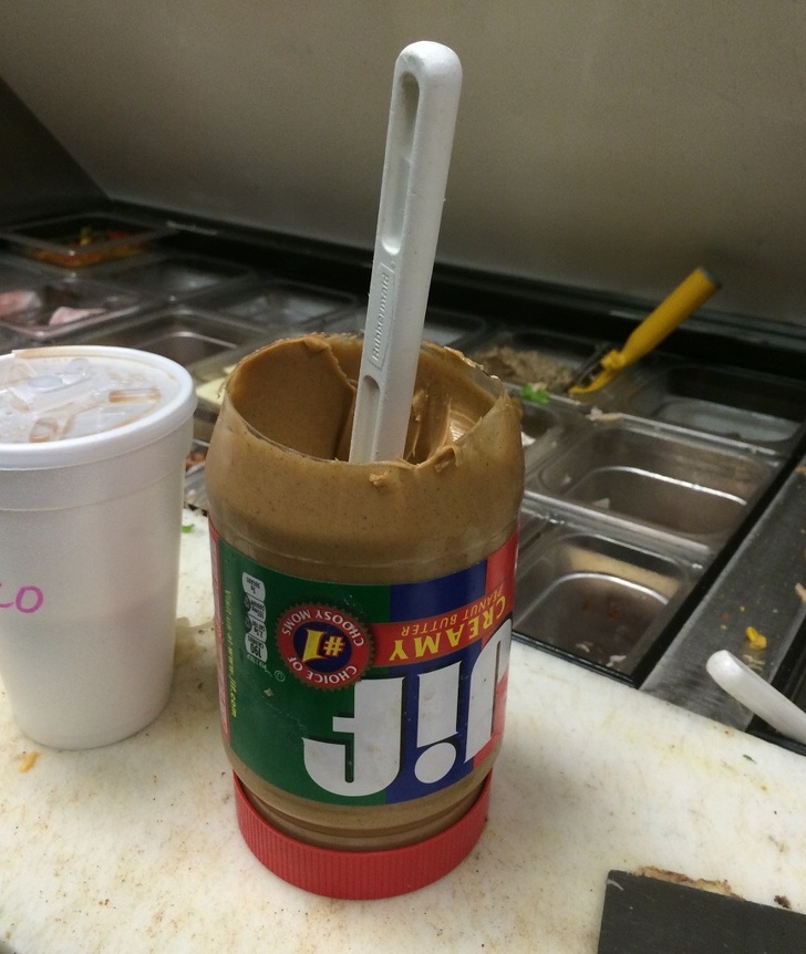 Illustration de l'article : 19 people who should never be left unsupervised in a kitchen