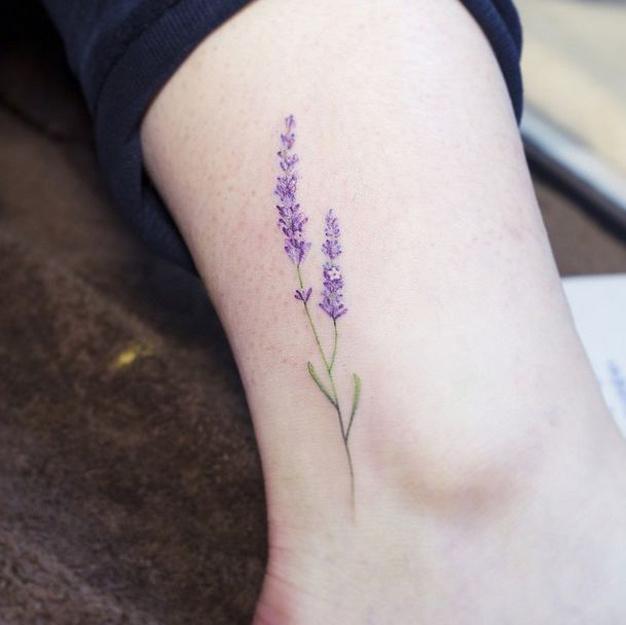 Illustration de l'article : The 11 best ankle tattoo ideas. Summer’s getting close!