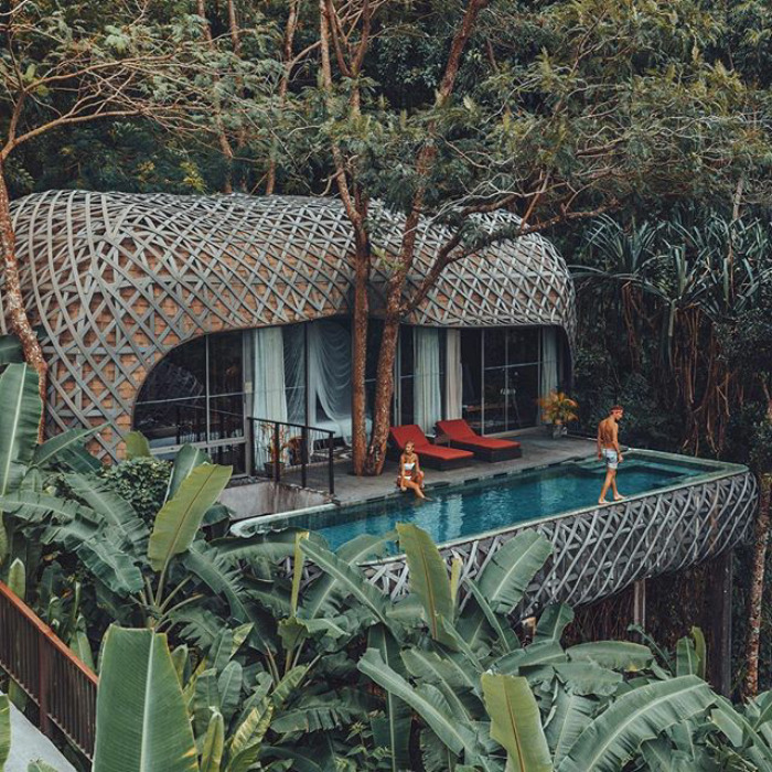 Illustration de l'article : This couple earns up to ,000 per photo on Instagram while traveling, and this is how they do it!