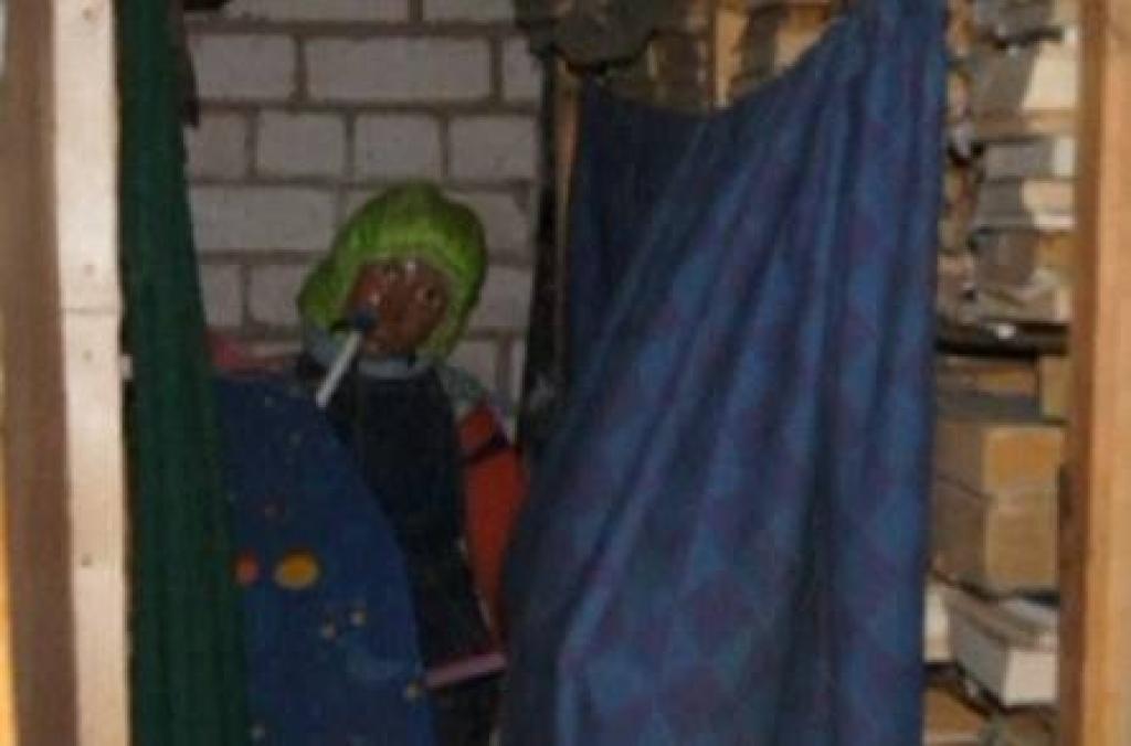 Illustration de l'article : Police discover 29 dolls at this man’s house and after analyzing them very closely, he is immediately arrested!