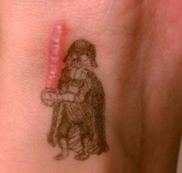 Illustration de l'article : 30 amazing tattoos that turn scars into works of art