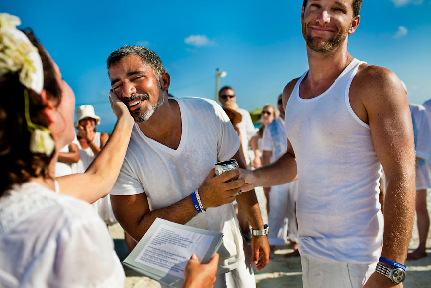 Illustration de l'article : Love has no boundaries, and these 120 gay wedding photos just make you want to love each other!