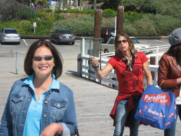Illustration de l'article : 22 photos that prove celebrities love a good photobomb
