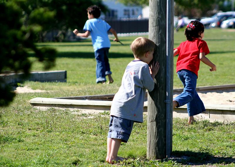 Illustration de l'article : If you were born before the 90s, you have experienced these 9 playground games for sure!