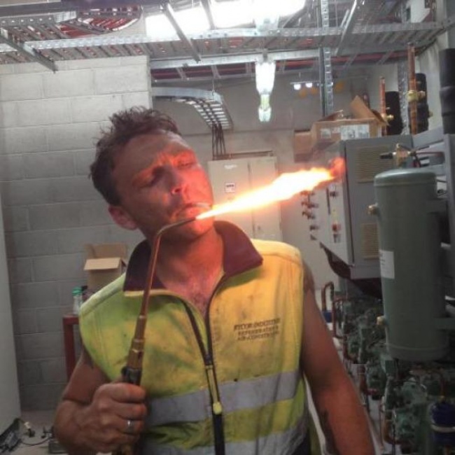 Illustration de l'article : 22 photos that show why women live longer than men