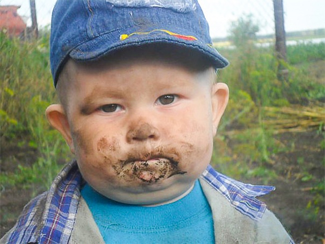 Illustration de l'article : 18 laugh-out-loud photos of kids caught in the act