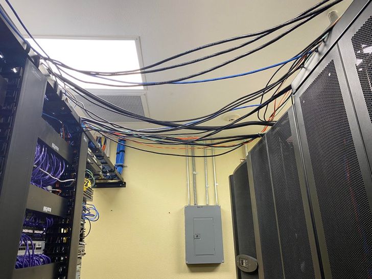 Illustration de l'article : 19 tech employees who almost pulled their hair out at work