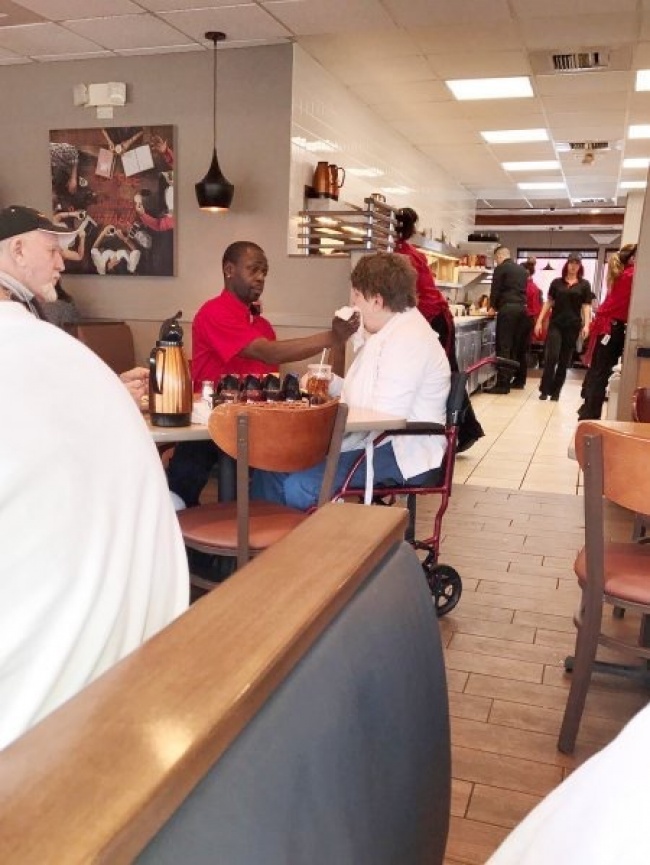 Illustration de l'article : 28 heart-warming acts of kindness that will restore your faith in humanity