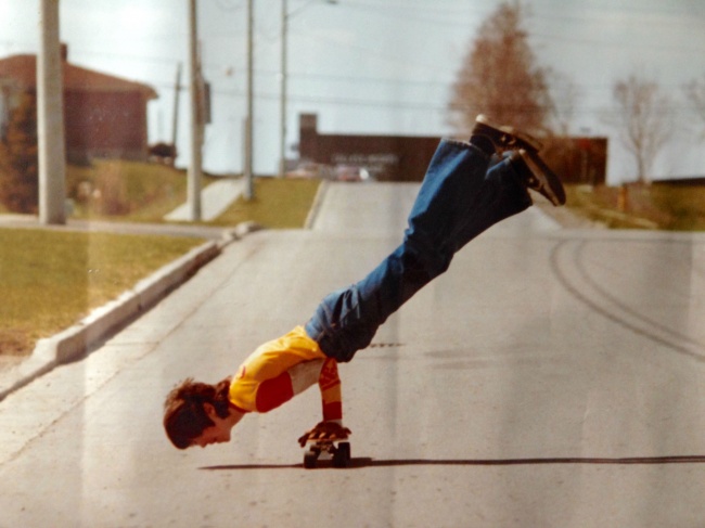 Illustration de l'article : 16 photos of parents that show how cool they were in their youth