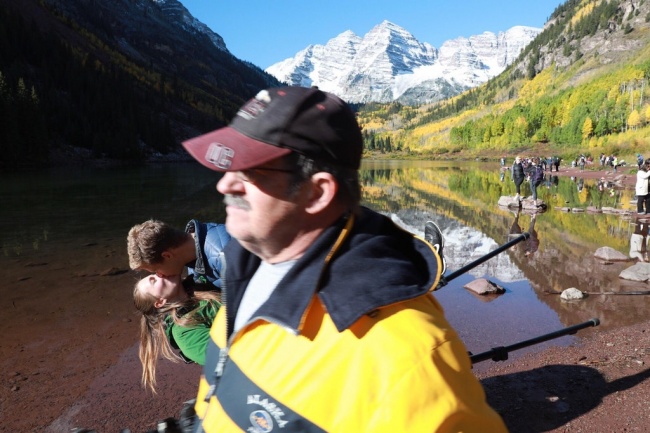 Illustration de l'article : 25 of the funniest photobombs you'll see this year!