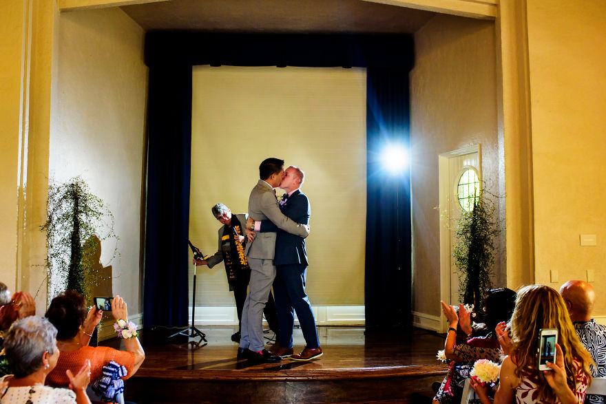 Illustration de l'article : Love has no boundaries, and these 120 gay wedding photos just make you want to love each other!