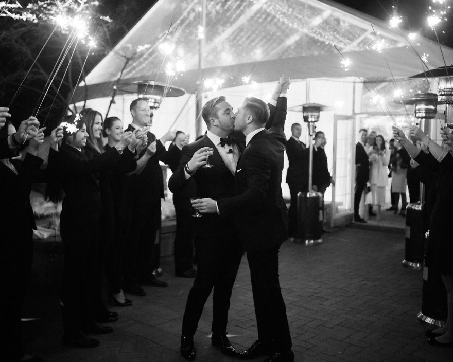 Illustration de l'article : Love has no boundaries, and these 120 gay wedding photos just make you want to love each other!