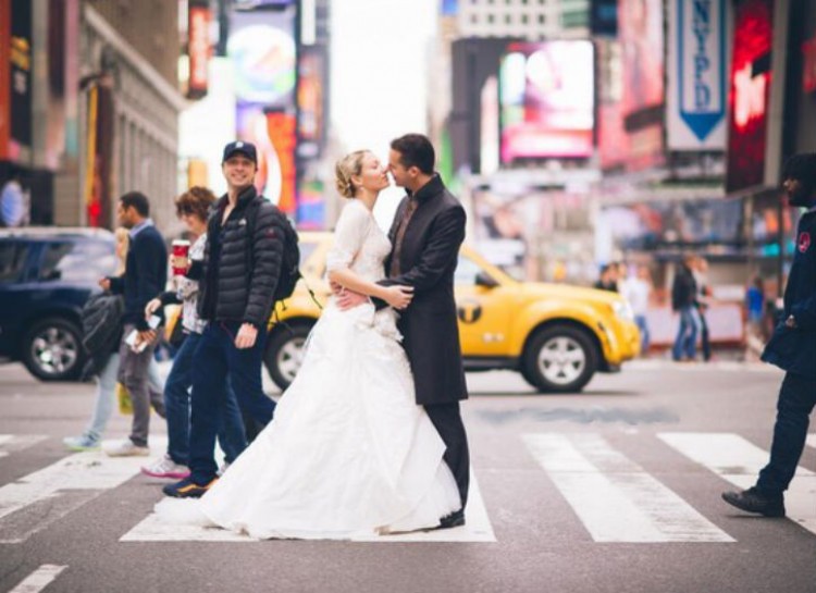 Illustration de l'article : The 21 best celebrity photobombs