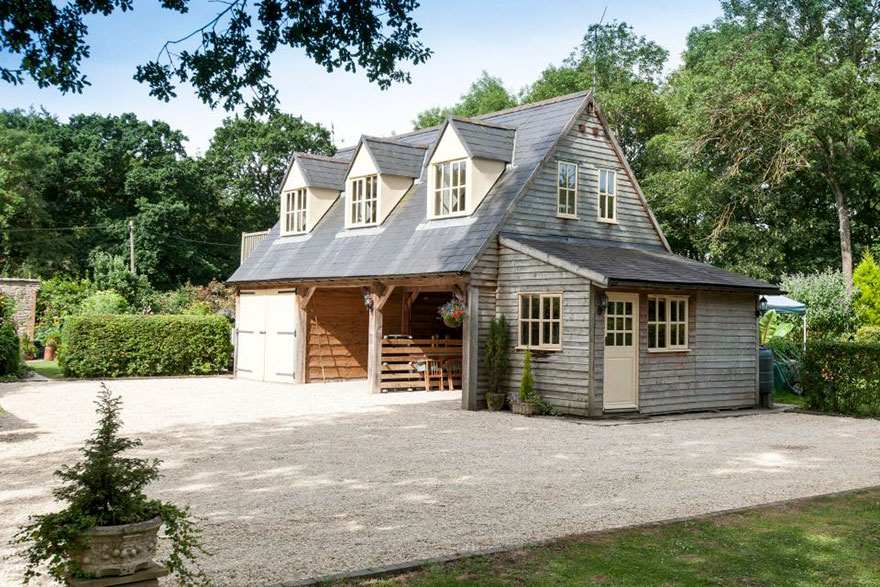 Illustration de l'article : This little castle is for sale, and you’ll fall in love with it when you see the inside!