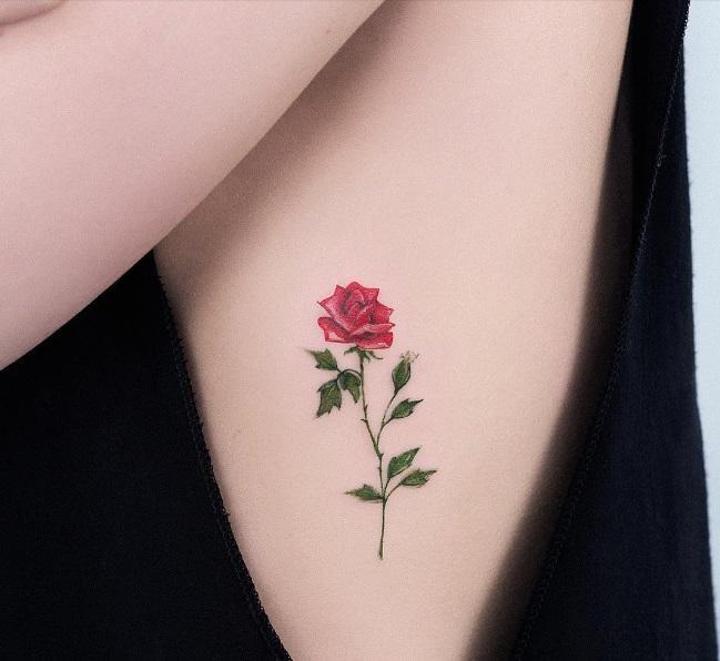 Illustration de l'article : 14 beautiful rose tattoos that are easy to create