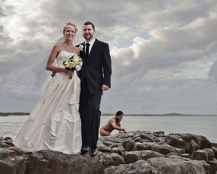 Illustration de l'article : 20 hilarious wedding photobombs that crowned the newlyweds' special day