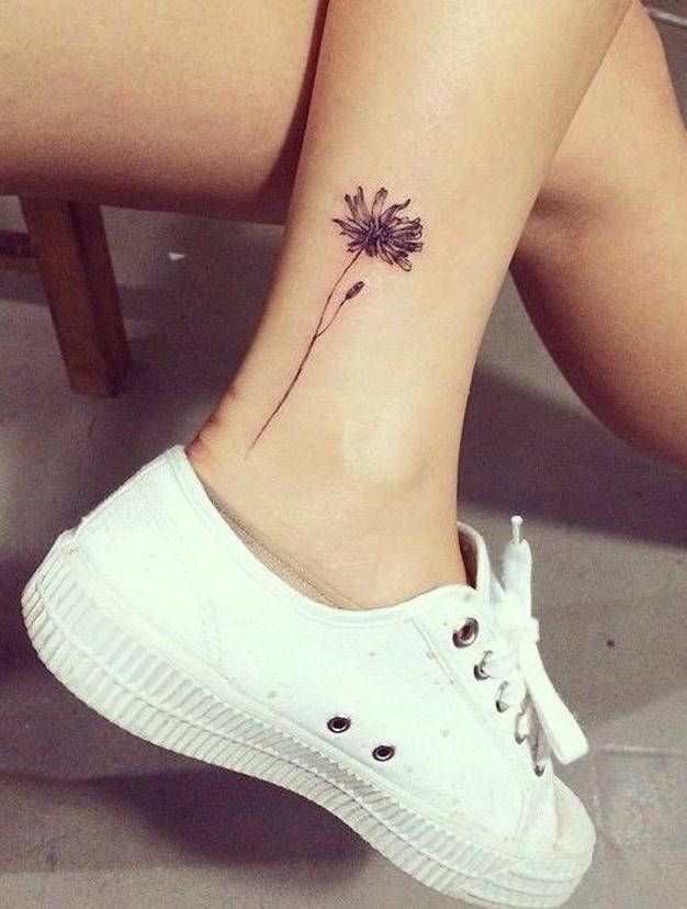 Illustration de l'article : The 11 best ankle tattoo ideas. Summer’s getting close!