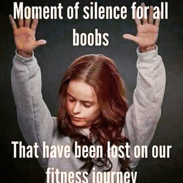 Illustration de l'article : 20 situations flat-chested girls struggle with everyday