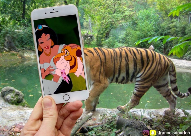 Illustration de l'article : Meet the man who uses his iPhone to recreate iconic movie and TV scenes in real-life situations
