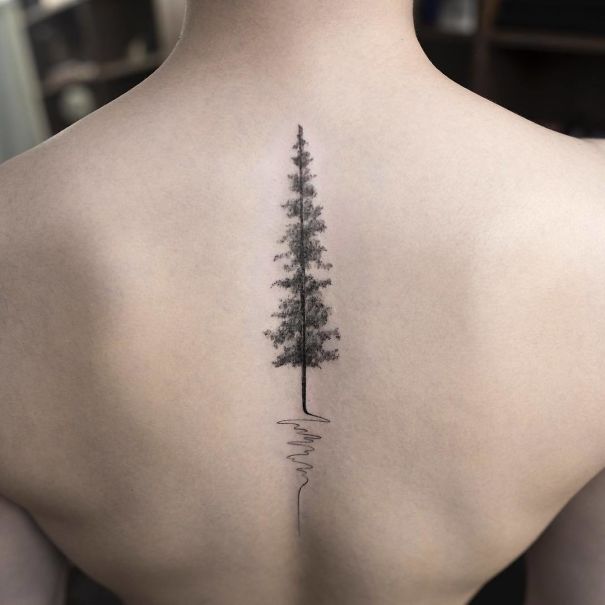 Illustration de l'article : 20 elegant and feminine spine tattoos