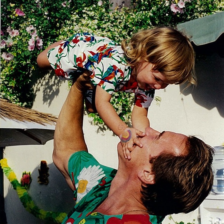 Illustration de l'article : 15 photos of Arnold Schwarzenegger being an awesome dad