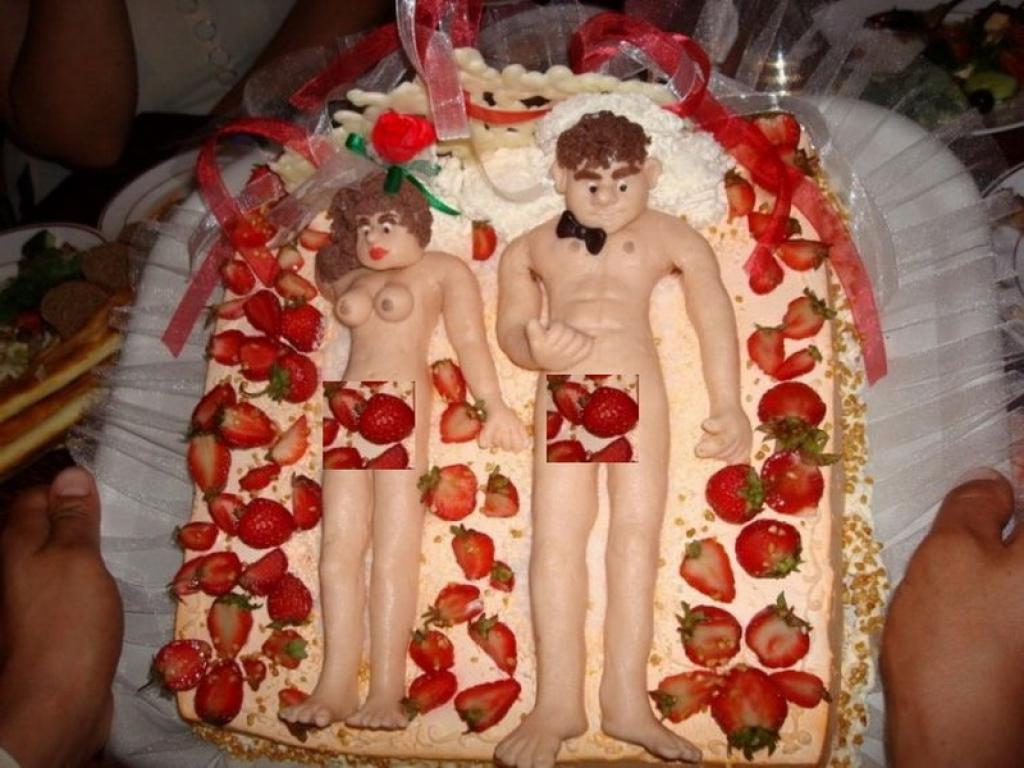 Illustration de l'article : The 20 most horrific wedding cakes ever! Pastry chefs, are you jealous?