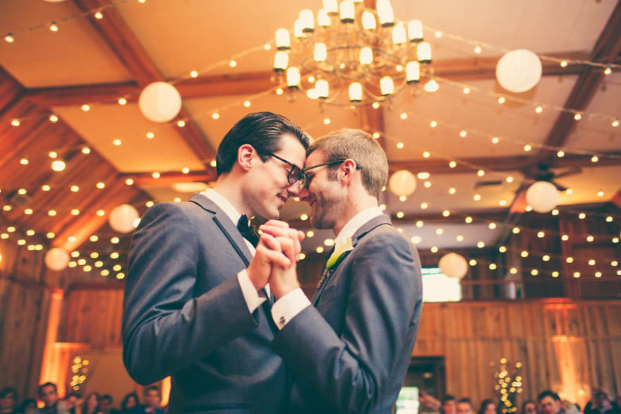 Illustration de l'article : Love has no boundaries, and these 120 gay wedding photos just make you want to love each other!
