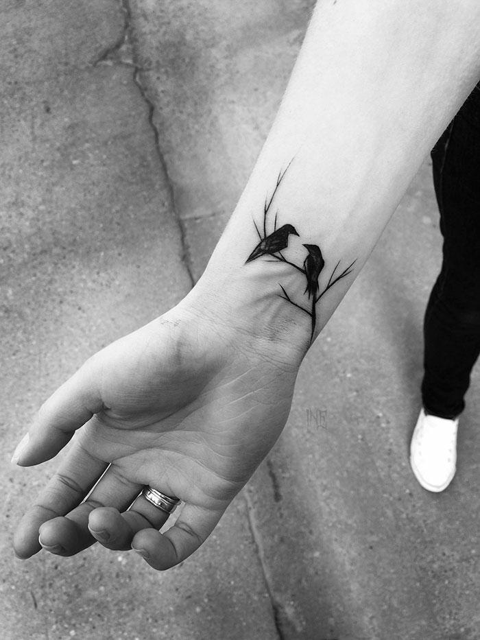 Illustration de l'article : 21 tattoo ideas made to appear imperfect but that are actually quite beautiful!