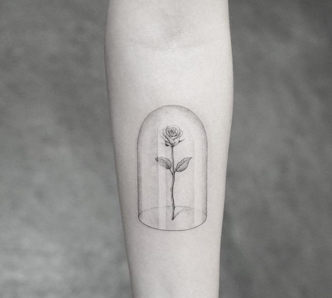 Illustration de l'article : 14 beautiful rose tattoos that are easy to create