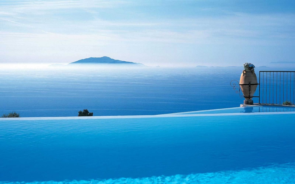 Illustration de l'article : 23 totally insane swimming pools around the world