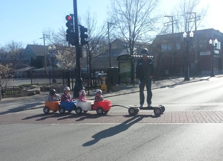 Illustration de l'article : 16 creative parents who managed to keep their tricky kids happy