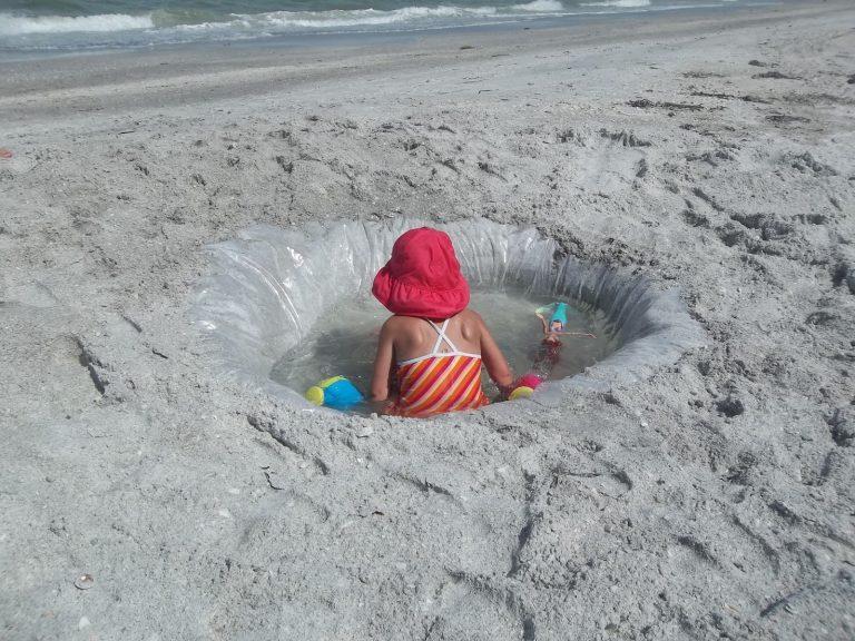 Illustration de l'article : 15 tips that parents should know before going to the beach