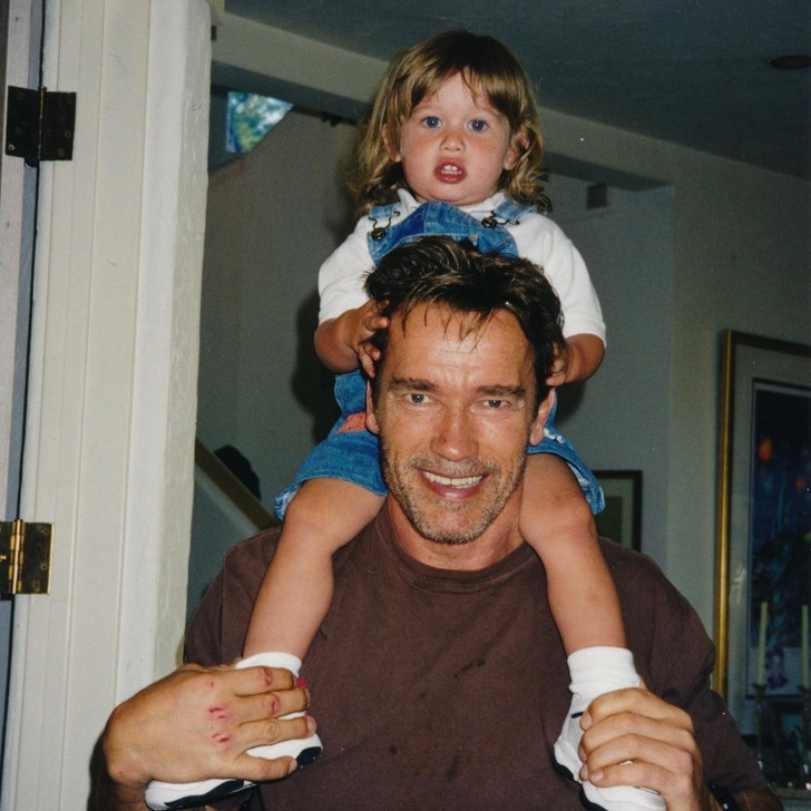 Illustration de l'article : 15 photos of Arnold Schwarzenegger being an awesome dad